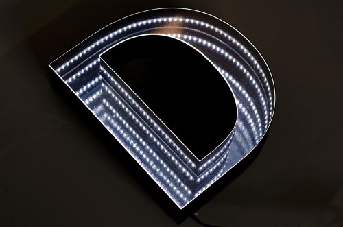 Litera drukowana w 3D podświetlana LED z efektem LUSTRA NIESKOŃCZONOŚCI